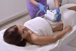 Woman laying down receiving CoolSculpting treatment